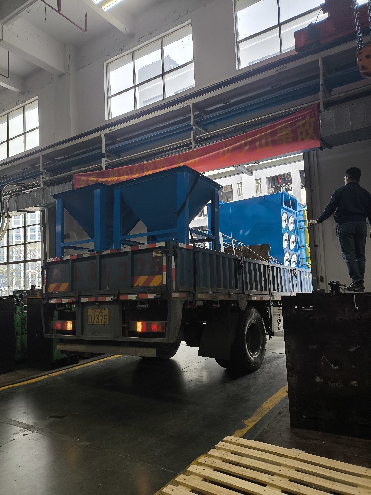 濾筒除塵器現(xiàn)場(chǎng)圖片